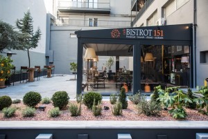 Motorised-roof pergola with side closings @ Bistrot 151, Thessaloniki 