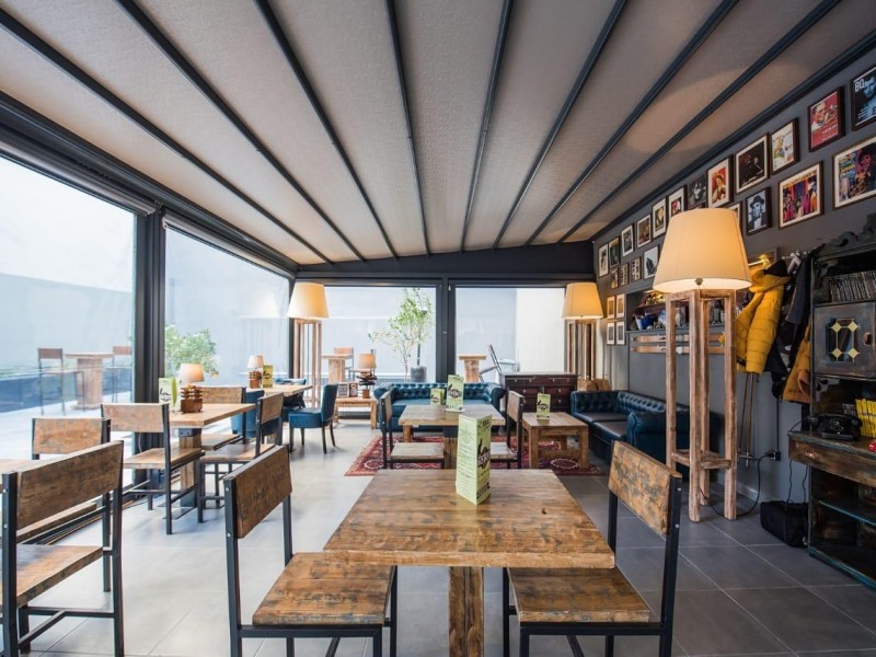 Motorised-roof pergola with side closings @ Bistrot 151, Thessaloniki 