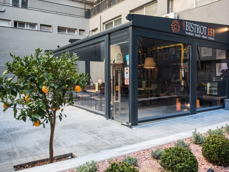 Motorised-roof pergola with side closings @ Bistrot 151, Thessaloniki 