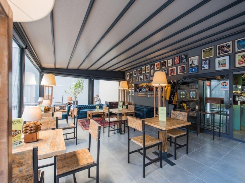 Motorised-roof pergola with side closings @ Bistrot 151, Thessaloniki 