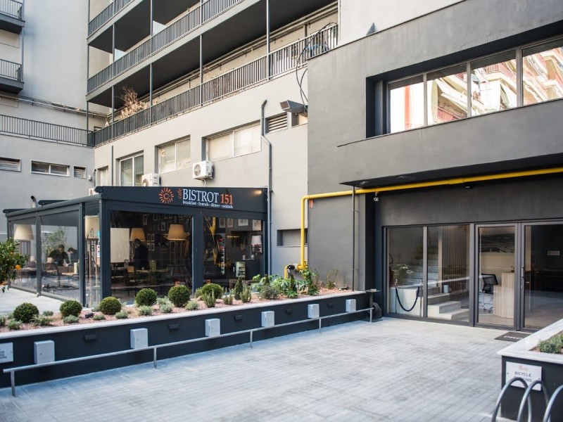 Motorised-roof pergola with side closings @ Bistrot 151, Thessaloniki 